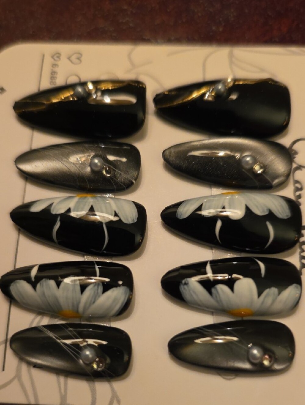 Black Daisy Accent Press-On Nails - Size Large - Picture 3 of 7